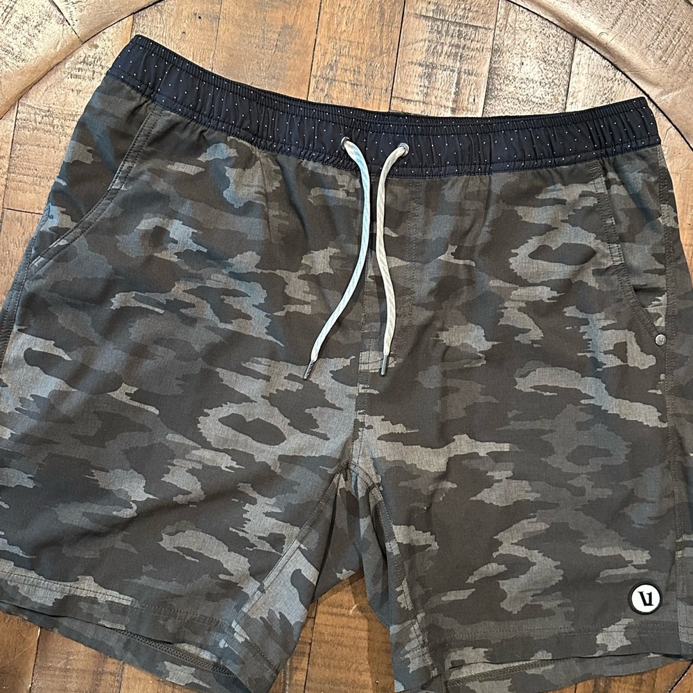 Vuori Camo Kore Shorts - Black, Green and Gray XL